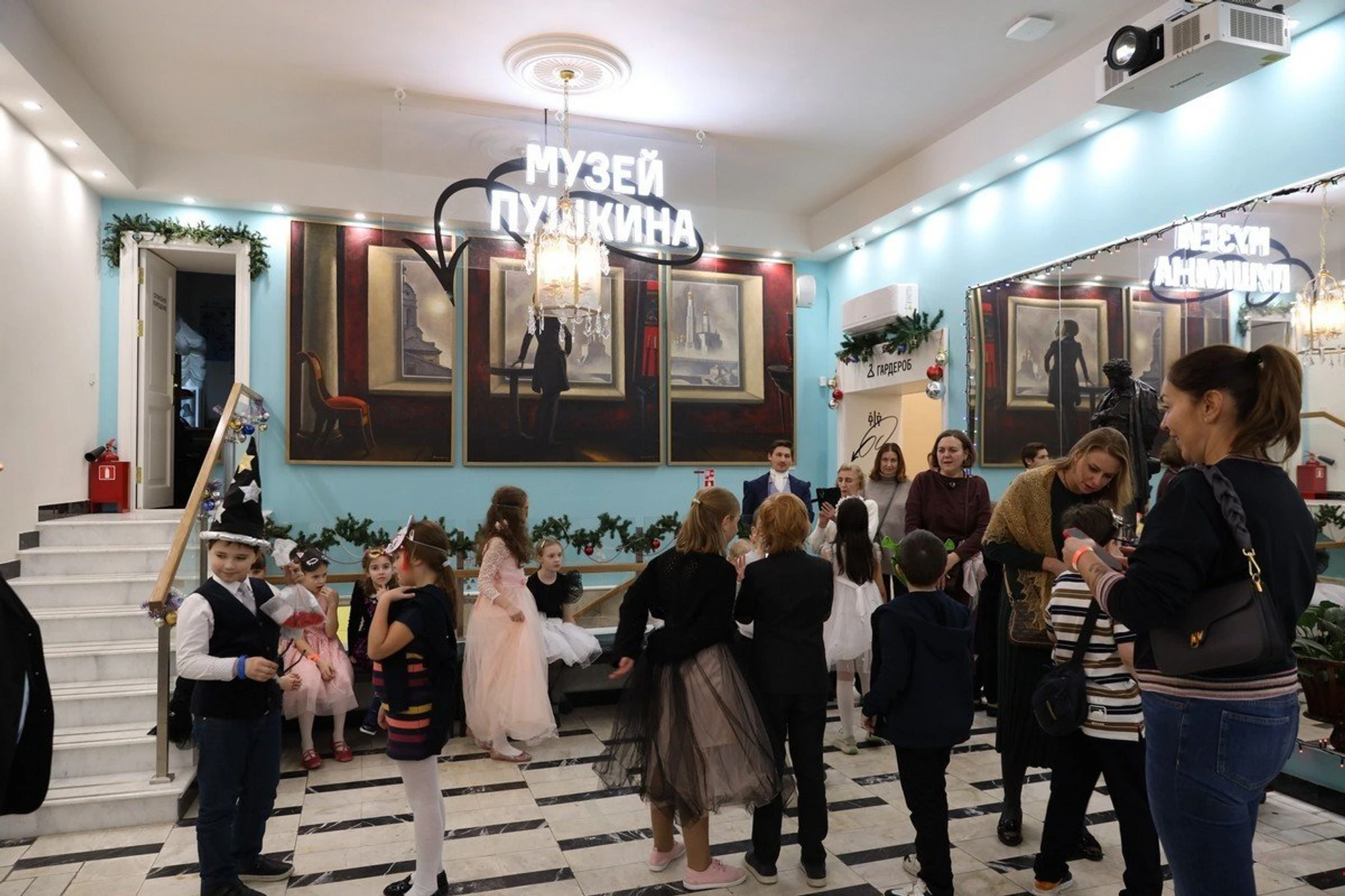 Новогодняя программа «Мы лучше поспешим на бал…»