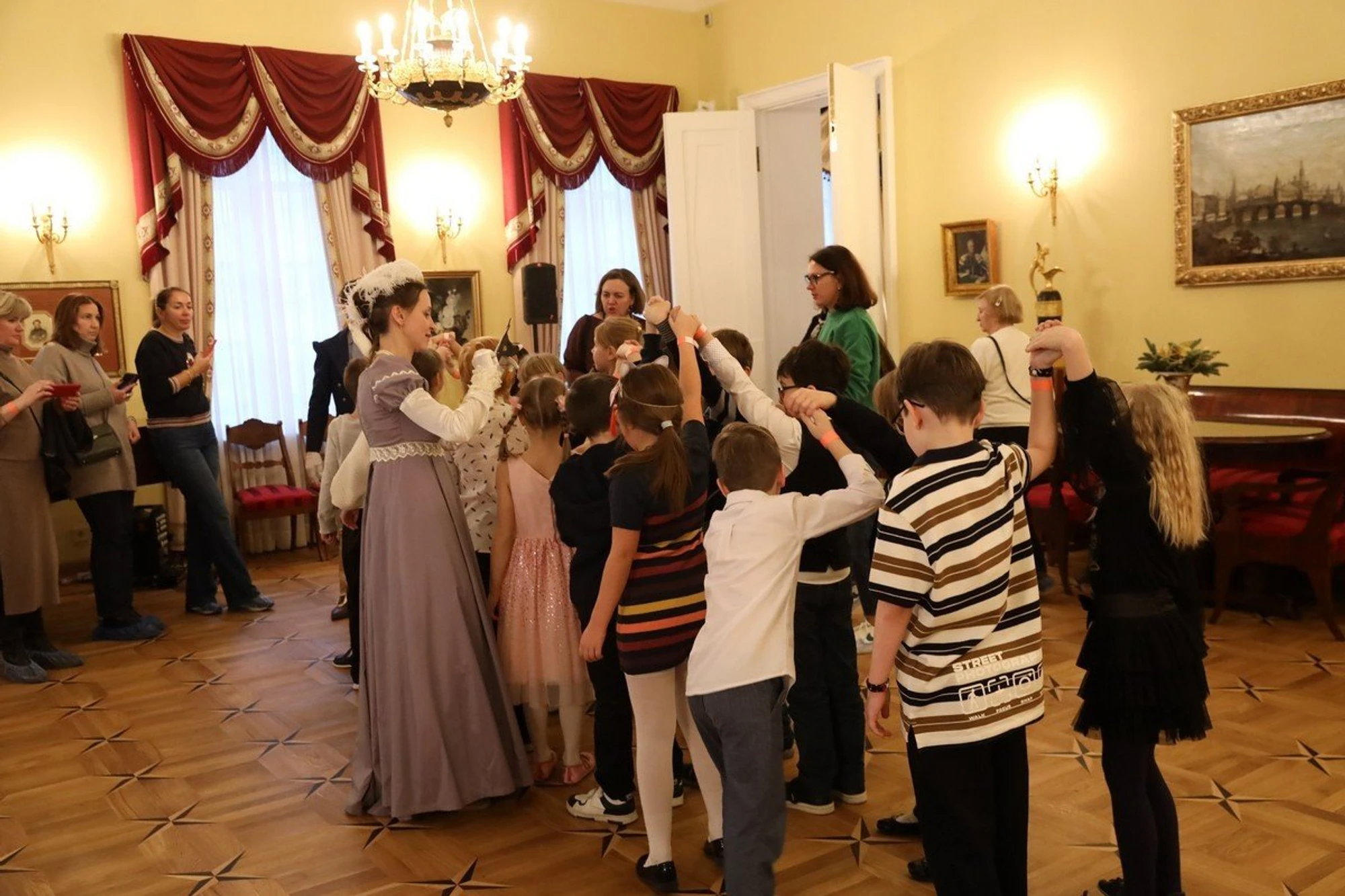 Новогодняя программа «Мы лучше поспешим на бал…»