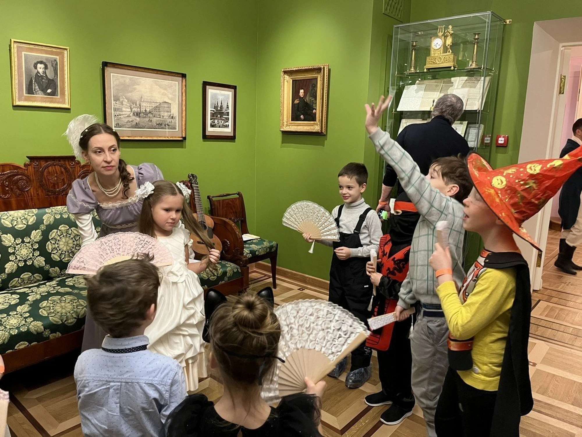 Новогодняя программа «Мы лучше поспешим на бал…»