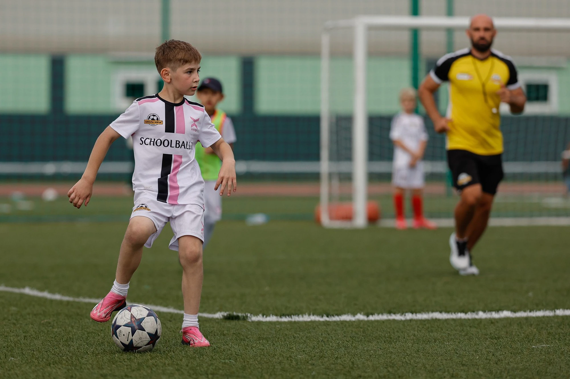 Школа мяча Новогиреево - футбольная школа для детей от 4 до 14 лет