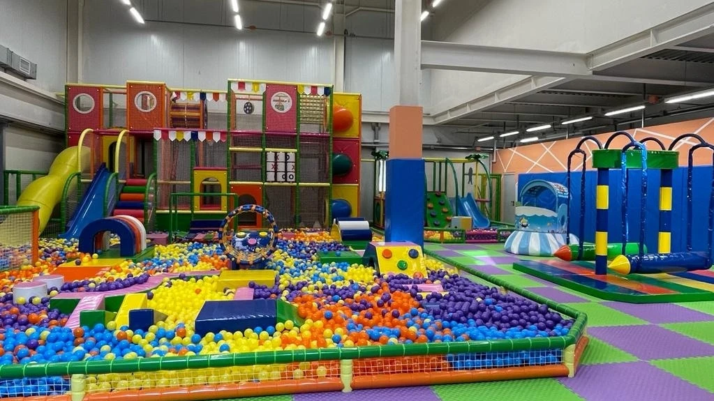Семейный центр развлечений "HAPPY PARK" в ТЦ Столичный на 3 этаже, г. Краснотурьинск