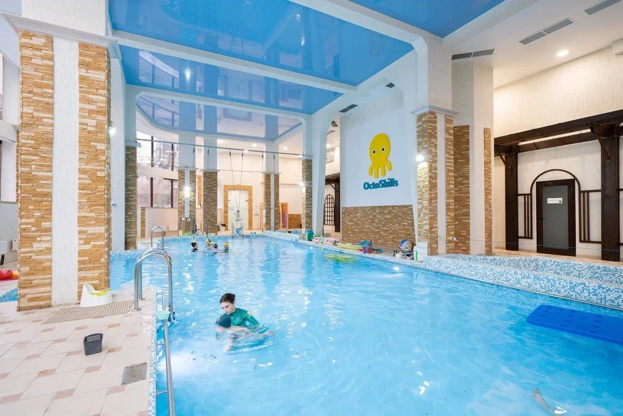 Скидка 50% на первое занятие в сети бассейнов раннего плавания Octoskills