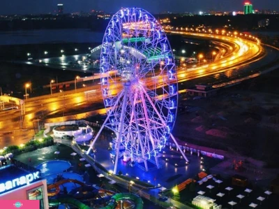 "Вокруг света", колесо обозрения на территории комплекса "Казанская Ривьера", Казань