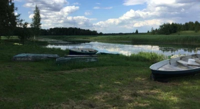 Домик рыбака у реки Кера (Гостиница)