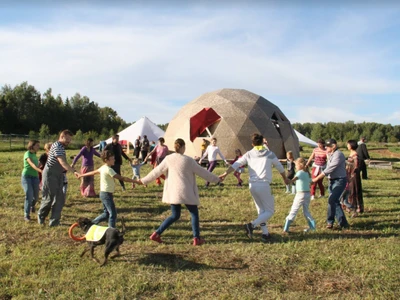 Скидка 15% на проживание от 4х ночей в глэмпинге комьюнити "Деревне"