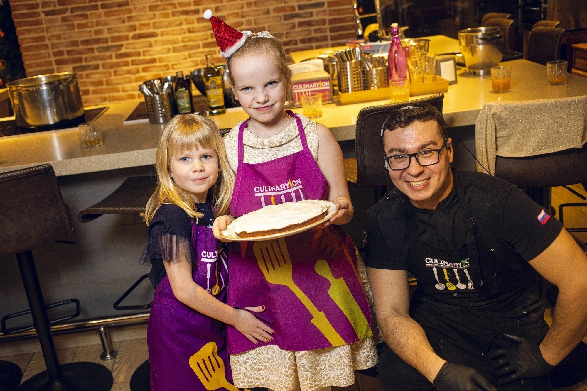 Кулинарный мастер-класс "Шеф-кидс: бургер, цезарь, капкейки" в "CulinaryOn"