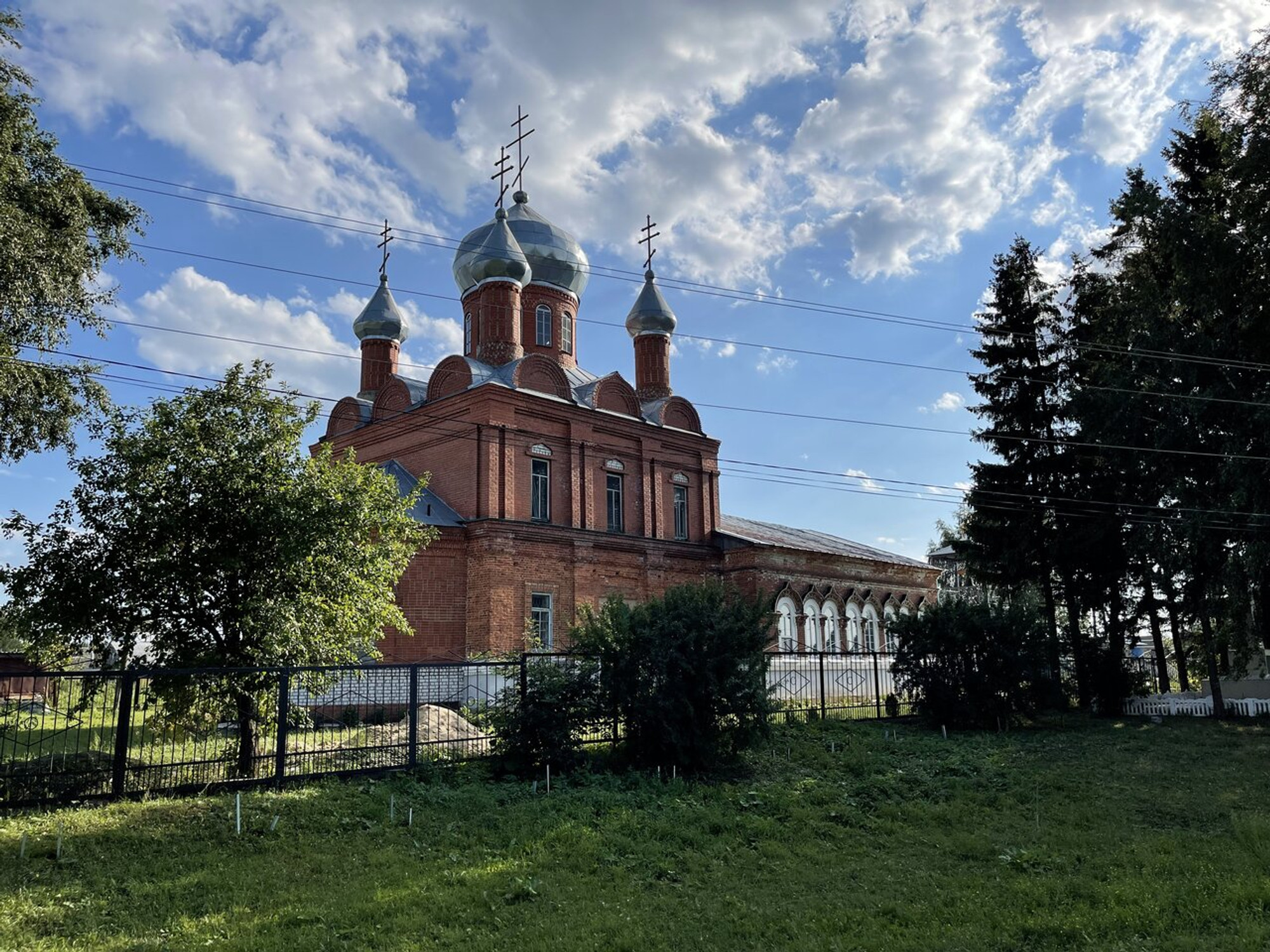 Храм в честь Животворящей Троицы с. Ульяново (Православный храм)