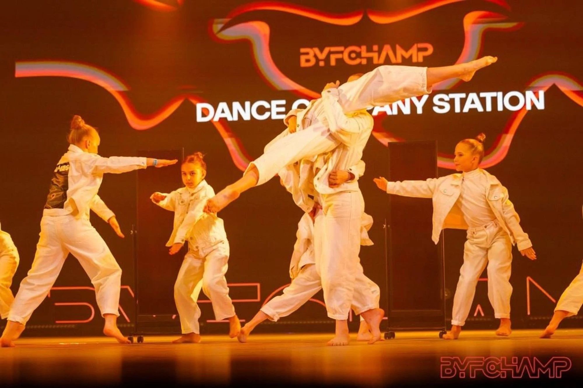 -10% по групповому абонементу для детей в студии танцев "Dance Company Station"