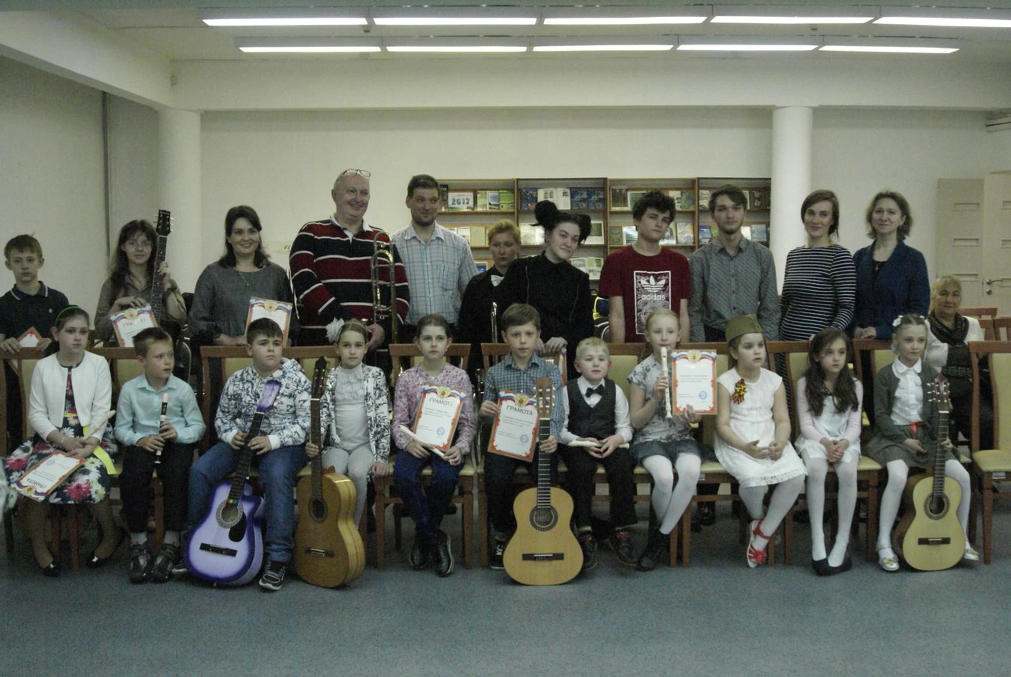 Музыкальные занятия в библиотеке (Музыкальное образование)